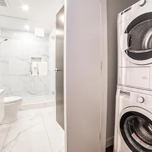 Apartment Award-winning One-bedroom At Telus Sky, YYC